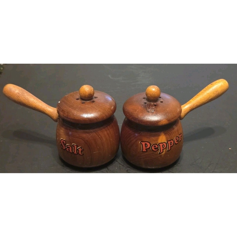Vintage Wooden Hot Pot Salt & Pepper Shakers Set MCM Farmhouse Country